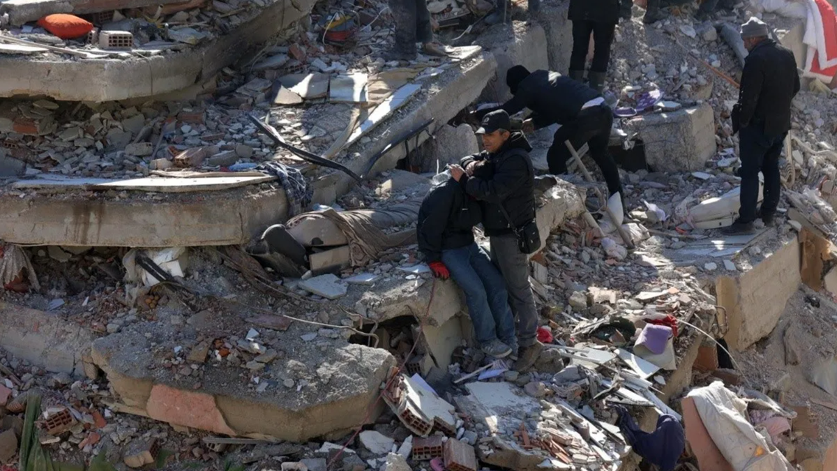 Aunque los sismos fueron potentes, los expertos afirman que los edificios construidos de forma correcta deberían haber podido mantenerse en pie.