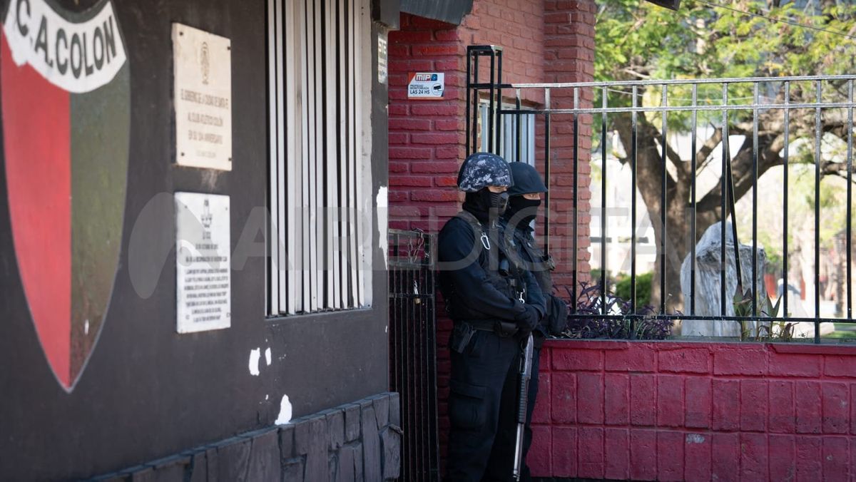 Por el caso, se realizaron múltiples allanamientos, entre ellos en la filial del club Colón.