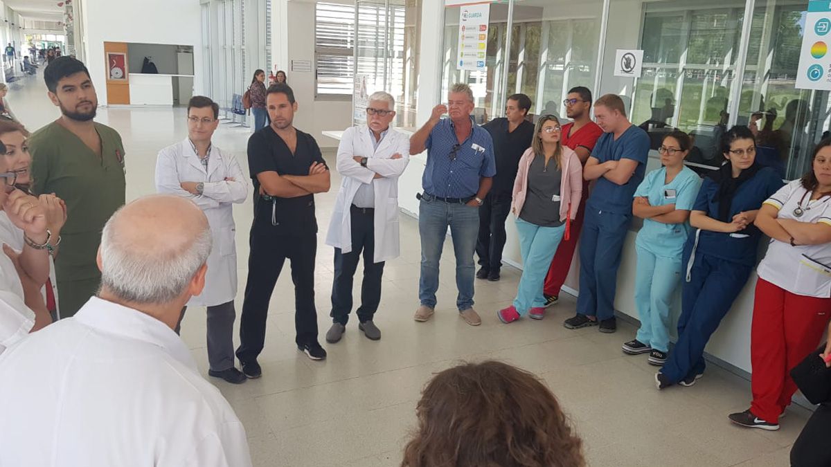Médicos y profesionales de la Salud nucleados en Amra en el Hospital Roque Sáenz Peña de Rosario.