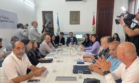 Representantes de los sindicatos docentes se reunieron este jueves con autoridades del Gobierno de Santa Fe. Representantes de los sindicatos docentes se reunieron este jueves con autoridades del Gobierno de Santa Fe.