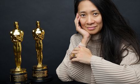Chloé Zhao fue la encarga de dirigir Nomadland y ganar dos premios Oscar. Chloé Zhao fue la encarga de dirigir Nomadland y ganar dos premios Oscar.