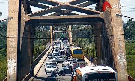 Durante los horarios pico, el Puente Carretero se convierte en un verdadero caos de tránsito. Durante los horarios pico, el Puente Carretero se convierte en un verdadero caos de tránsito.
