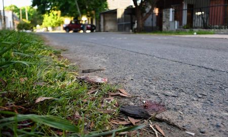 El hombre recibió al menos diez impactos de bala, principalmente en la cabeza. El hombre recibió al menos diez impactos de bala, principalmente en la cabeza.