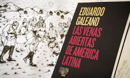 Para celebrar los cincuenta años de la aparición de Las venas abiertas de América Latina, la editorial que publica toda la obra de Eduardo Galeano lanzará una edición especial Para celebrar los cincuenta años de la aparición de Las venas abiertas de América Latina, la editorial que publica toda la obra de Eduardo Galeano lanzará una edición especial