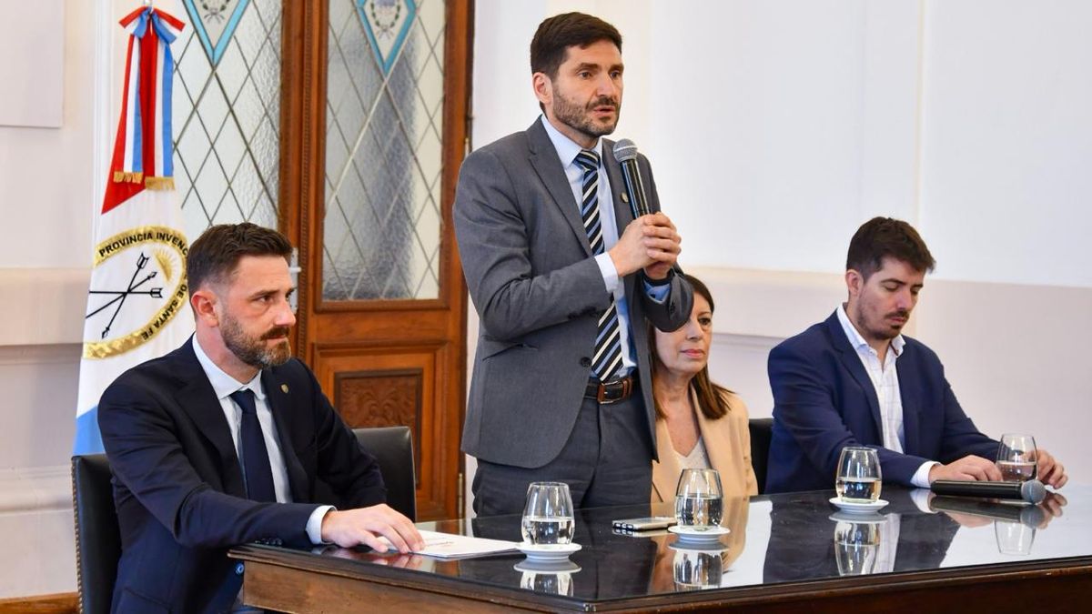 “En cada uno de los poderes del Estado tenemos que tener una mirada que cuide el ambiente”, dijo Pullaro. “En cada uno de los poderes del Estado tenemos que tener una mirada que cuide el ambiente”, dijo Pullaro. 