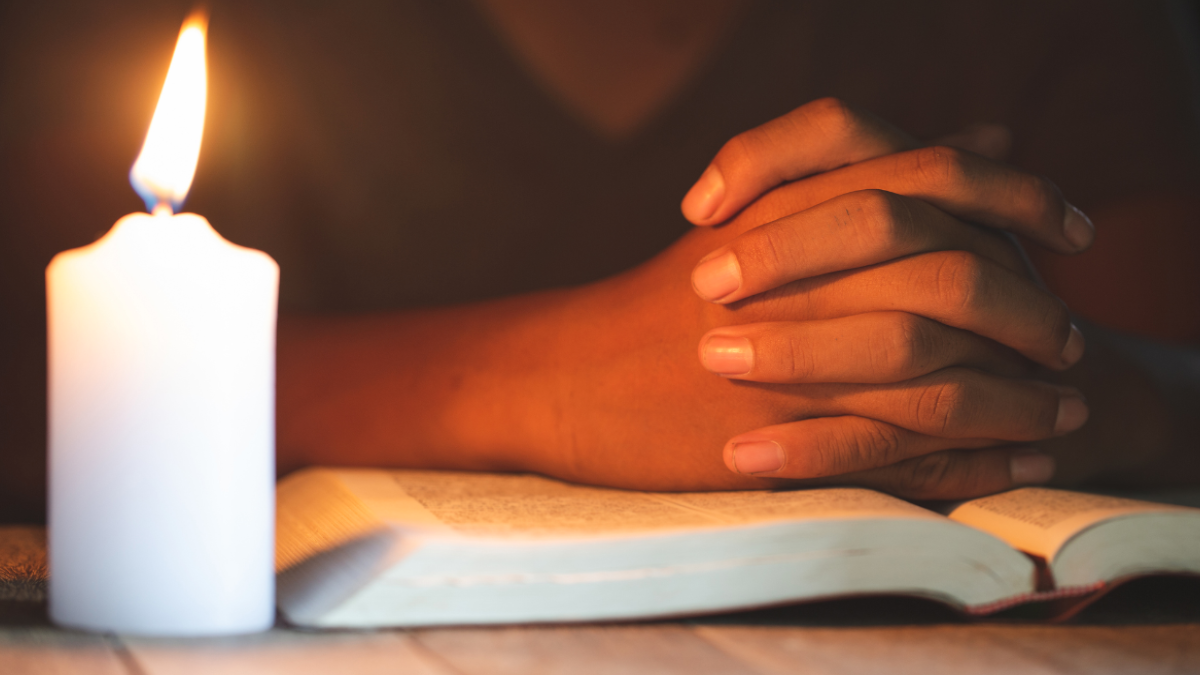 En este caso nos dirigimos a ella con una plegaria que