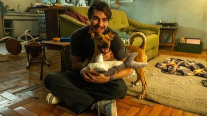 La emotiva y divertida película de Netflix sobre un perro y un chef en busca de un nuevo propósito