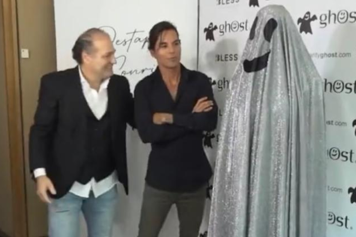 Lluvia de críticas a Julio José Iglesias por la presentación de su nueva novia: No es un auto