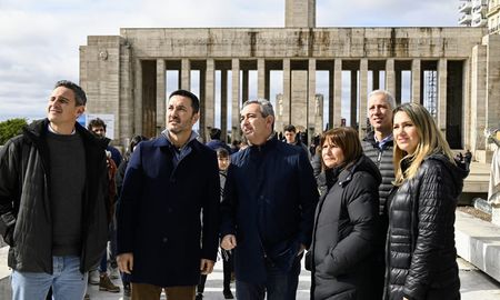 La precandidata presidencial de Juntos por el Cambio (JxC) Patricia Bullrich llegó este jueves a Rosario para apoyar a la fórmula para la gobernación de Santa Fe que lidera la senadora de la UCR Carolina Losada. La precandidata presidencial de Juntos por el Cambio (JxC) Patricia Bullrich llegó este jueves a Rosario para apoyar a la fórmula para la gobernación de Santa Fe que lidera la senadora de la UCR Carolina Losada.