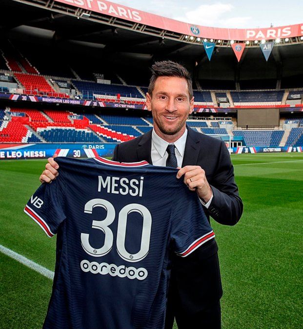 El Paris Saint-Germain ya sacó a la venta la camiseta de Lionel Messi