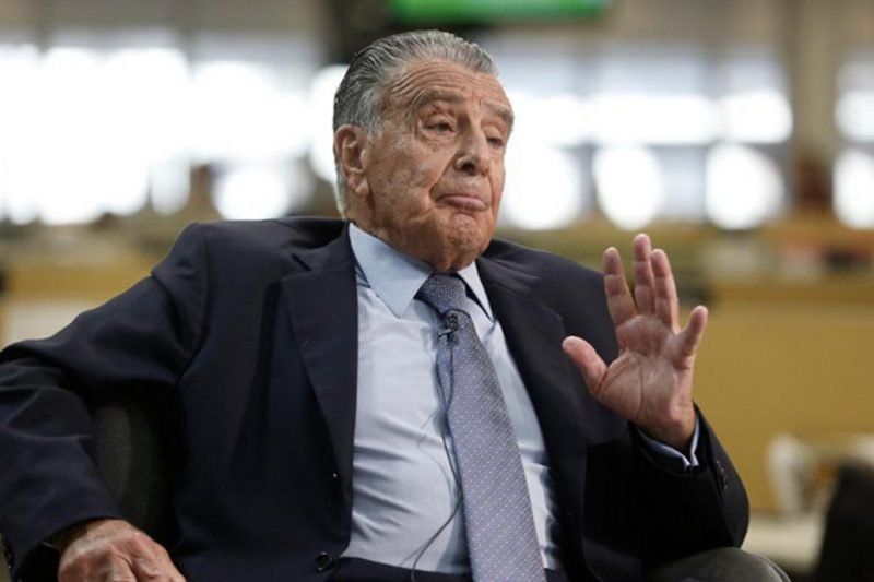 Y cuando le dijeron que Milei iba a escuchar sus declaraciones, respondió: “Que lo escuche, qué carajo me importa”. Y cuando le dijeron que Milei iba a escuchar sus declaraciones, respondió: “Que lo escuche, qué carajo me importa”.