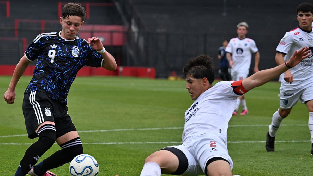 La Selección Argentina goleó 4 a 1 al combinado sub16 de la Liga Santafesina.