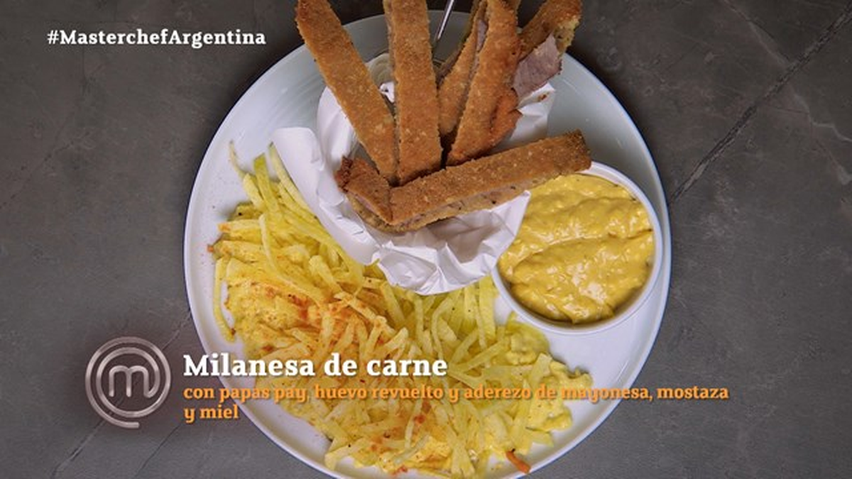 Rodrigo de MasterChef presentó una milanesa de carne con papas pay y huevo revuelto con aderezo de mayonesa, mostaza y miel.