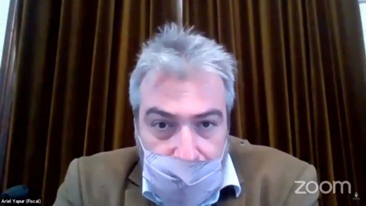 El fiscal Ariel Yapur solicitó hoy 45 años de reclusión para Juan José Navarro Cádiz, el confeso autor de los disparos del doble crimen del diputado Héctor Olivares y su asesor Miguel Yadón, ocurrido en mayo de 2019 en la plaza ubicada frente al Congreso de la Nación.