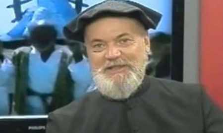 Raúl Sidders, sacerdote sobre quien pesaba una orden de detención por estar acusado de abusar sexualmente de una alumna en un colegio privado de La Plata, se entregó este martes y afirmó que no recordaba a la denunciante, informó una fuente judicial. Raúl Sidders, sacerdote sobre quien pesaba una orden de detención por estar acusado de abusar sexualmente de una alumna en un colegio privado de La Plata, se entregó este martes y afirmó que no recordaba a la denunciante, informó una fuente judicial.