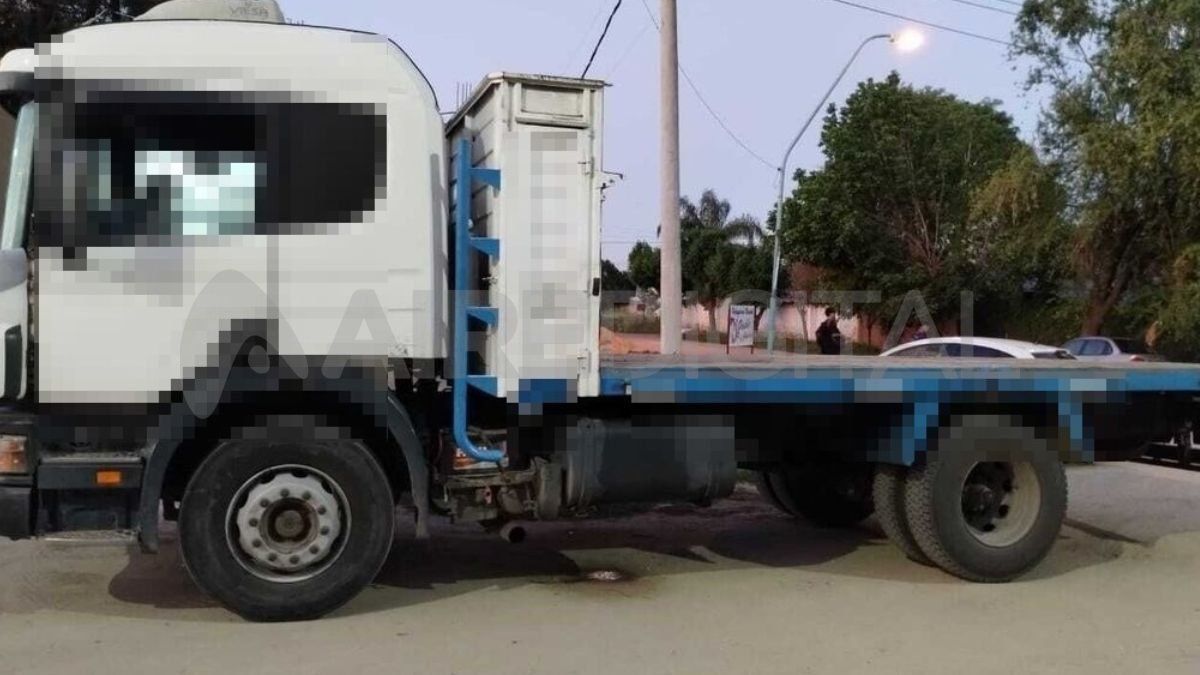 El camión fue hallado en Sauce Viejo: le habían cambiado la patente y le faltaban varias partes El camión fue hallado en Sauce Viejo: le habían cambiado la patente y le faltaban varias partes