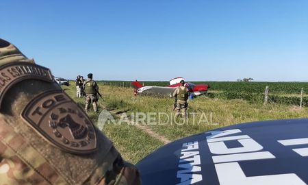 Al costado de un camino rural, así fue encontrada la aeronave. Al costado de un camino rural, así fue encontrada la aeronave.