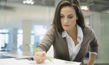 Las mujeres continúan teniendo graves dificultades para poder acceder a espacios de toma de decisión y cuando lo logran, es muy difícil la permanencia. Las mujeres continúan teniendo graves dificultades para poder acceder a espacios de toma de decisión y cuando lo logran, es muy difícil la permanencia.