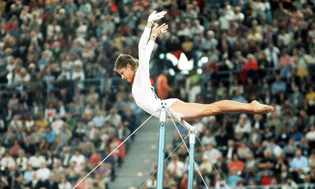 La gimnasta Olga Korbut marcó un antes y un después en los Juegos Olímpicos con su salto de la muerte, realizado a los 15 años. La gimnasta Olga Korbut marcó un antes y un después en los Juegos Olímpicos con su salto de la muerte, realizado a los 15 años.