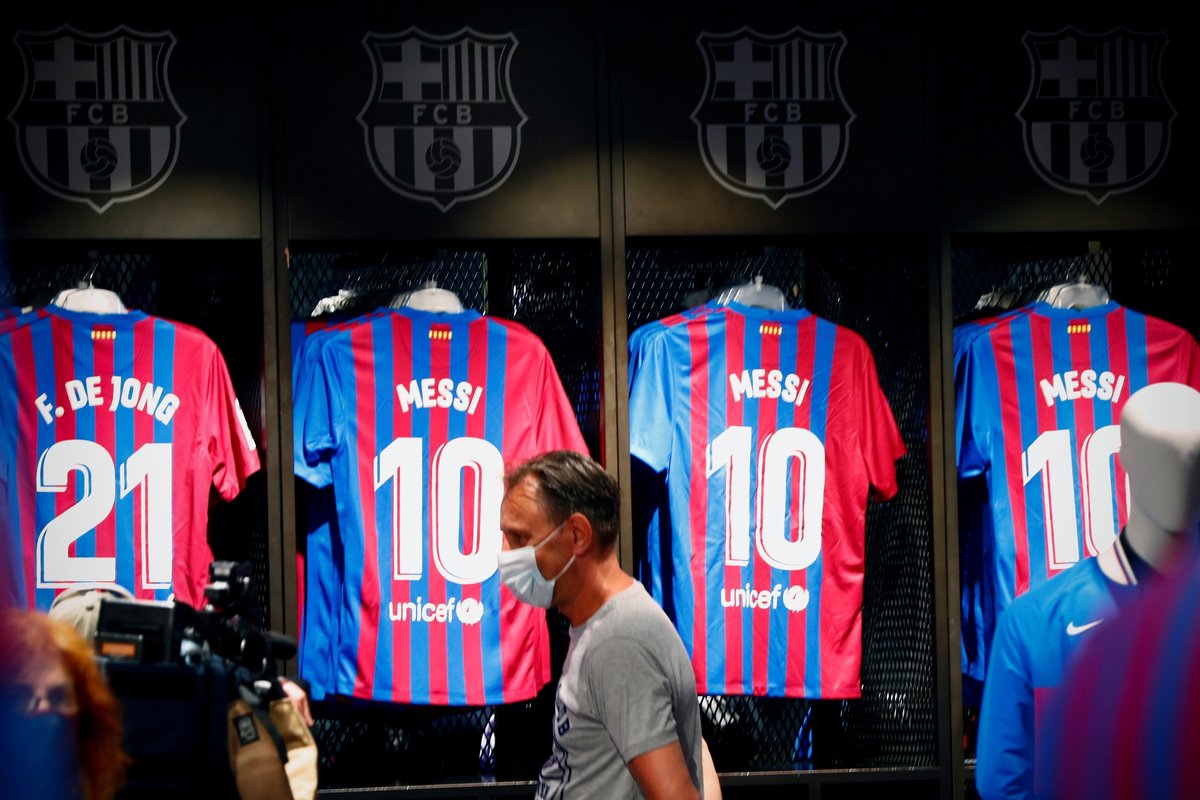En el rubro sponsors, con venta de camisetas, la vuelta de Lionel Messi significaría un ingreso extra de 150 millones de euros al año.