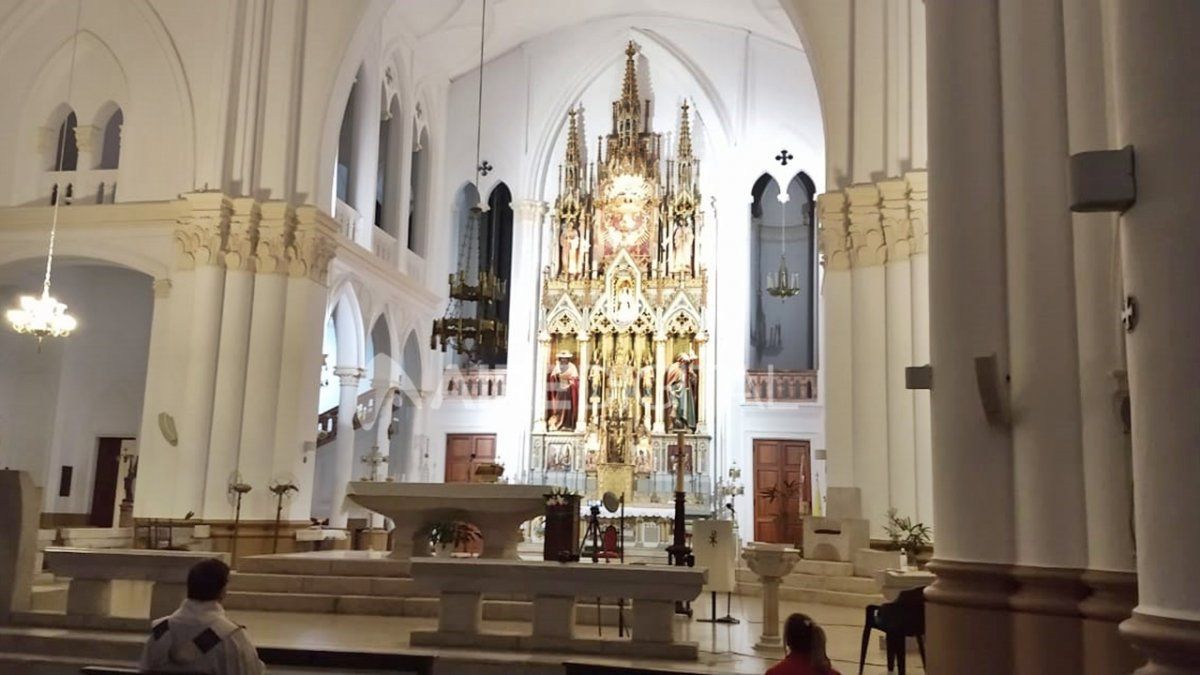 Histórica Fiesta de la Virgen de Guadalupe: la estampa que dio lugar a su devoción bajó al altar