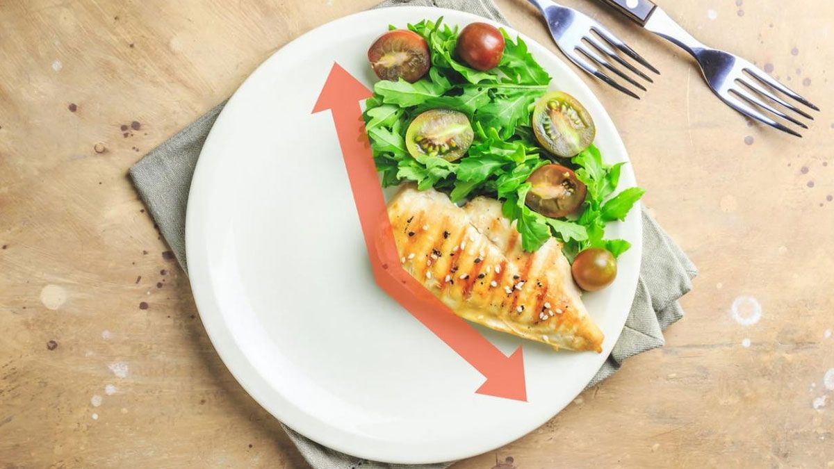 El ayuno intermitente&nbsp;es un antiguo secreto para la salud que forma parte de la historia de la humanidad&nbsp;que consiste en simplemente&nbsp;aplazar la ingesta de comida en personas que no tengan un peso inferior al normal y por lo tanto tengan la suficiente grasa almacenada para vivir de ella.