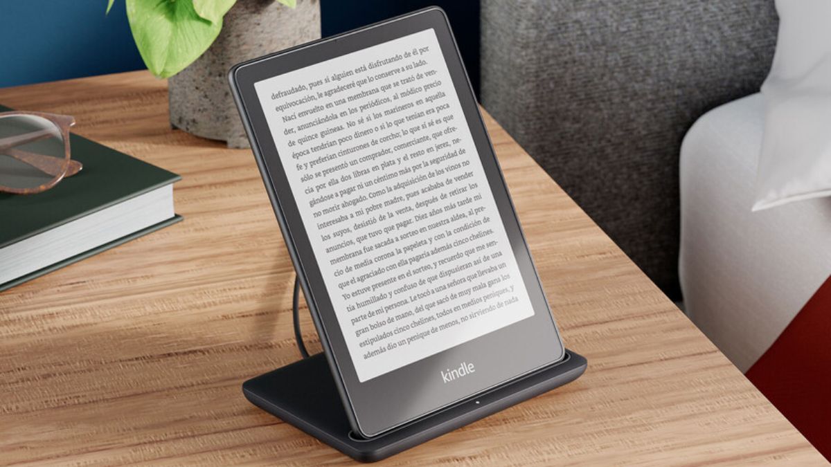 La versión Signature del Kindle Paperwhite se destaca por su almacenamiento interno y su pantalla de 7 pulgadas. La versión Signature del Kindle Paperwhite se destaca por su almacenamiento interno y su pantalla de 7 pulgadas.
