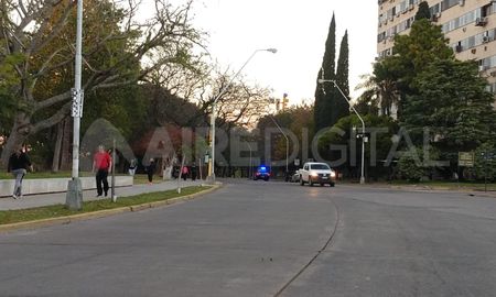 El brutal robo ocurrió alrededor de las 3 de la mañana de este sábado en la intersección de la avenida JJ Paso con calle 1° de Mayo. El brutal robo ocurrió alrededor de las 3 de la mañana de este sábado en la intersección de la avenida JJ Paso con calle 1° de Mayo.
