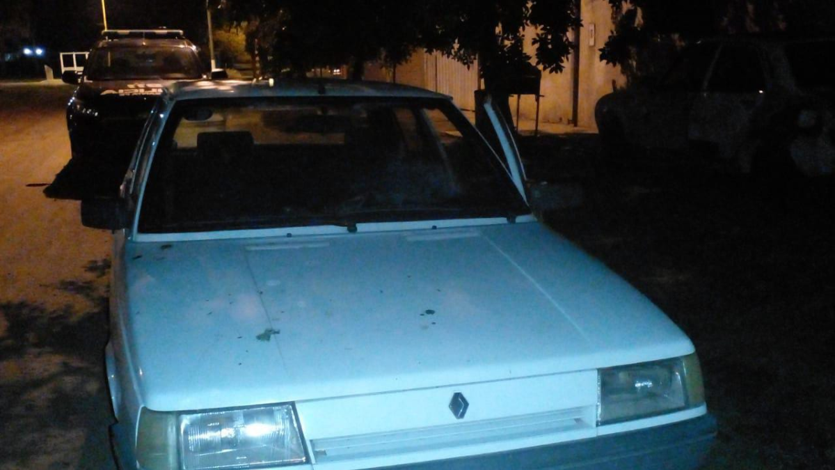 Recuperaron el auto que le robaron a un jubilado en barrio Sargento Cabral.