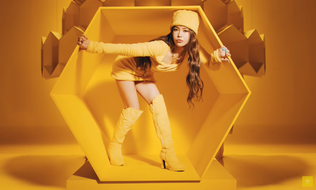 La líder del grupo de Kpop, MAMAMOO, lanzó su primer mini álbum en solitario, titulado (Yong): FACE. La líder del grupo de Kpop, MAMAMOO, lanzó su primer mini álbum en solitario, titulado (Yong): FACE.