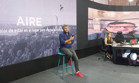 Germán de los Santos, en una salida en vivo desde Lviv con Luis Mino, explicó cómo es el trabajo de los periodistas desde una zona de guerra. Germán de los Santos, en una salida en vivo desde Lviv con Luis Mino, explicó cómo es el trabajo de los periodistas desde una zona de guerra.