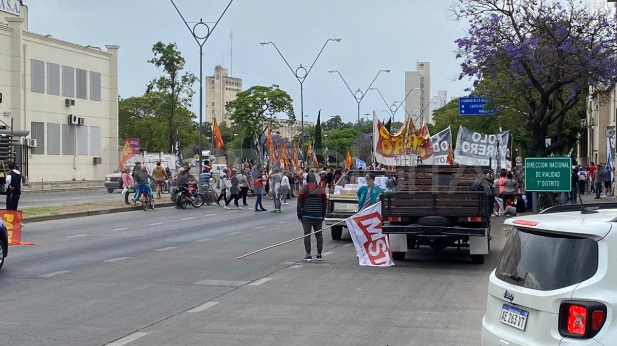 Hubo cortes en el centro santafesino por una manifestación social.