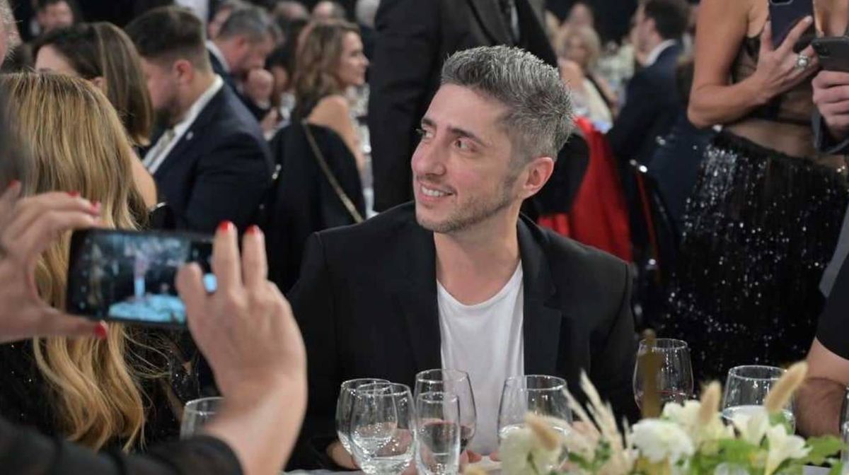 Jey Mammon cumplió su palabra y se presentó en los Premios Martín Fierro 2023.