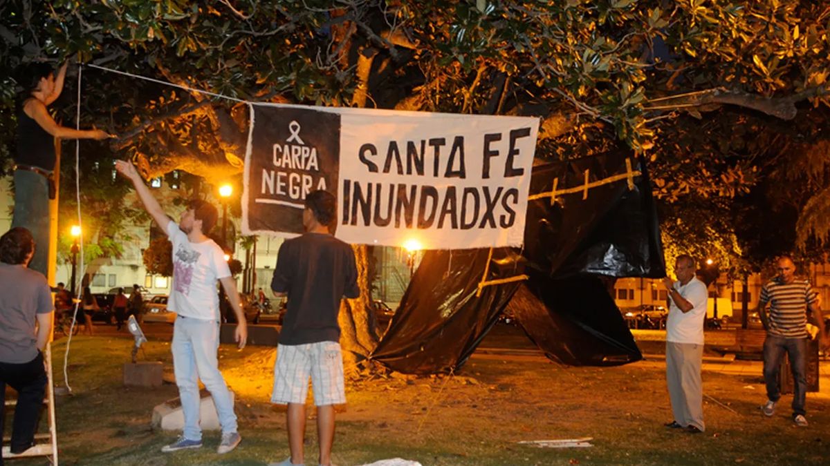 Inundación 2003: con la instalación de la Carpa Negra, Santa Fe empieza a conmemorar los 20 años de la catástrofe hídrica