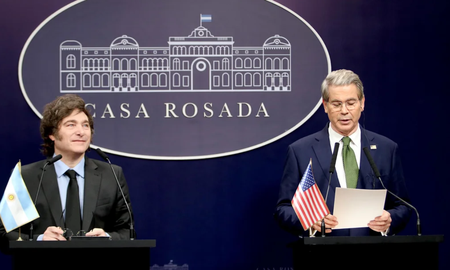 El secretario del Tesoro, Scott Bessent, reafirmó el apoyo a las reformas de Javier Milei en su visita a Buenos Aires, destacando el papel de Luis Caputo. El secretario del Tesoro, Scott Bessent, reafirmó el apoyo a las reformas de Javier Milei en su visita a Buenos Aires, destacando el papel de Luis Caputo.