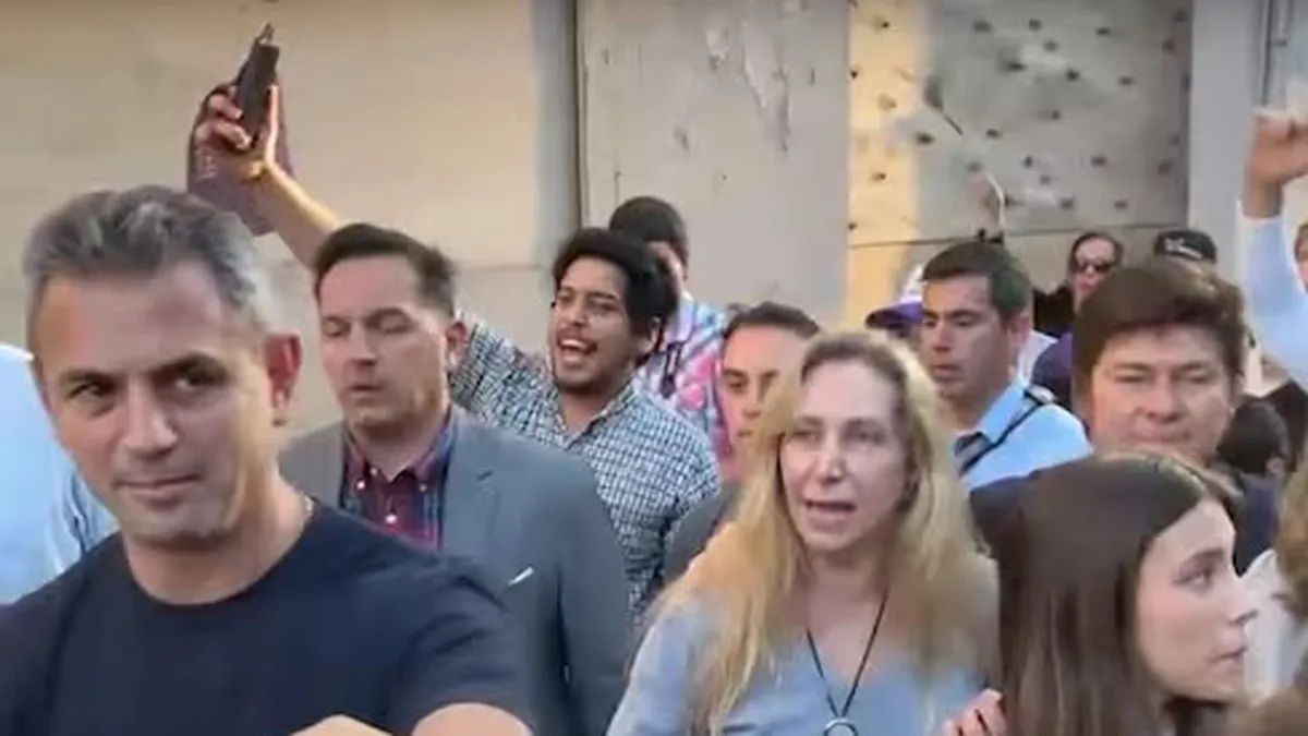 Karina Milei y Martín Menem tuvieron que evacuar tras incidentes mientras apoyaban al candidato de La Libertad Avanza