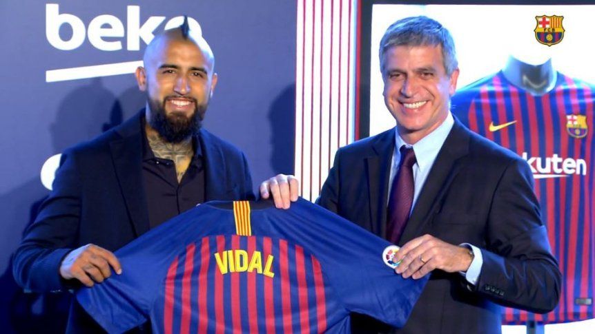 Barcelona presentó a Arturo Vidal