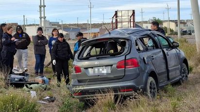 Accidente fatal en Comodoro Rivadavia: una mujer perdió la vida en el vuelco de un auto