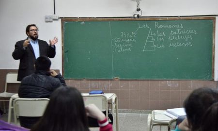 El Ministerio ordenó desarrollar las actividades de enseñanza y realizar las comunicaciones institucionales de conformidad con las reglas del idioma español, sus normas gramaticales y los lineamientos oficiales para su enseñanza. El Ministerio ordenó desarrollar las actividades de enseñanza y realizar las comunicaciones institucionales de conformidad con las reglas del idioma español, sus normas gramaticales y los lineamientos oficiales para su enseñanza.