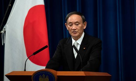 Yoshihide Suga, primer ministro japonés, declaró el estado de emergencia en tres regiones de Japón, a tres meses del inicio de los Juegos Olímpicos. Yoshihide Suga, primer ministro japonés, declaró el estado de emergencia en tres regiones de Japón, a tres meses del inicio de los Juegos Olímpicos.