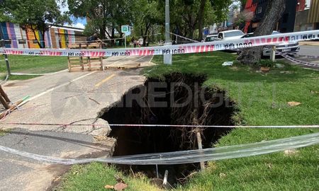 El socavón está ubicado en la esquina de Pedro Vittori Mariano Comas. El socavón está ubicado en la esquina de Pedro Vittori Mariano Comas.