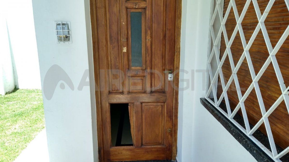 Jardín Chocolate, del barrio Guadalupe. Un delincuente destrozó la puerta y entró a robar a la institución educativa.