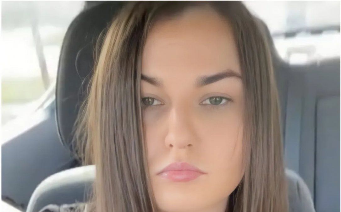 Una joven expuso a un ex profesor que la invitó a salir y su contundente respuesta se volvió viral