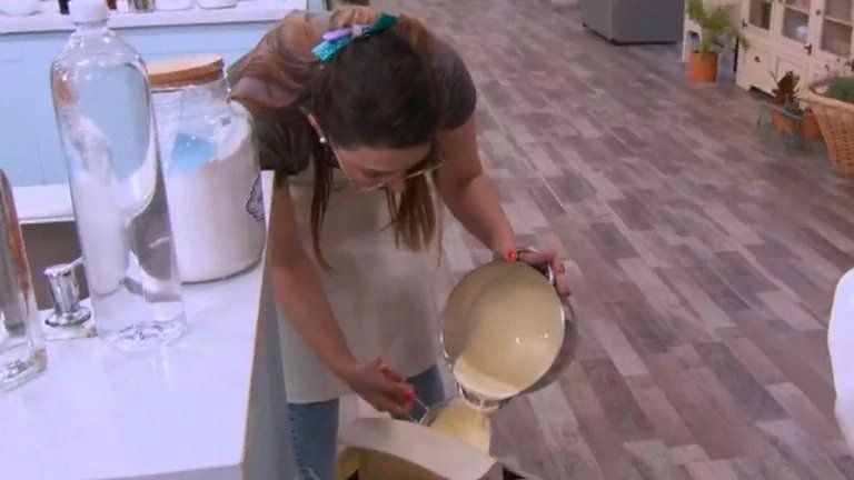 Paula Paternoster de Bake Off Argentina empezó con el pie izquierdo.