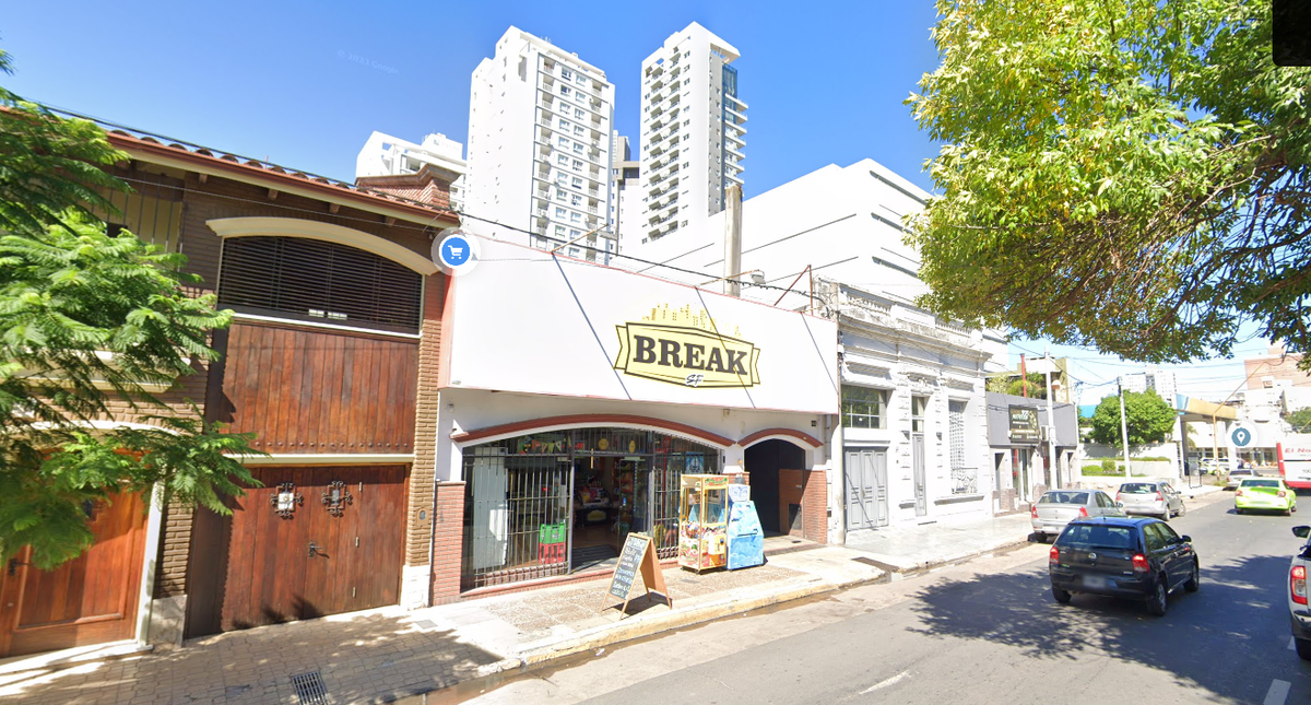 El robo se produjo en la puerta de un drugstore ubicado en Aristóbulo del Valle