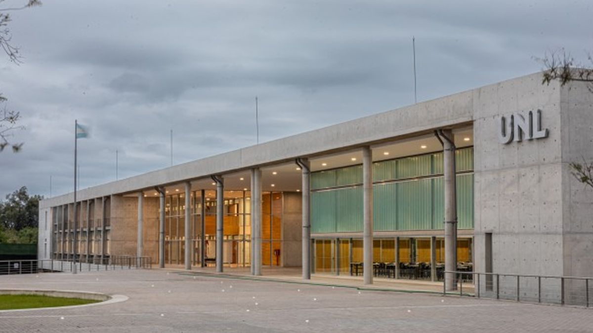 Aulario Común de la UNL en la Costanera Este. Aulario Común de la UNL en la Costanera Este.