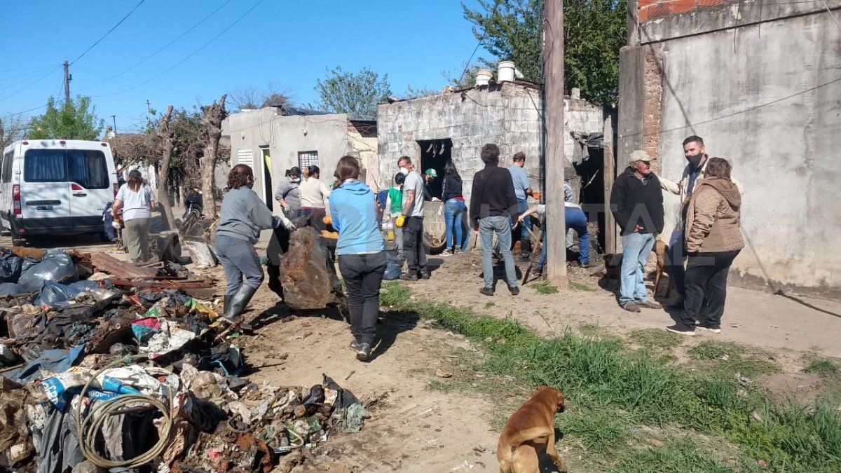 Desde el municipio se tomó conocimiento de la situación de esta persona por una denuncia que llegó al 0800 de a Municipalidad por maltrato y descuido de animales. Sin embargo los animales están en buen estado y alimentados.&nbsp;