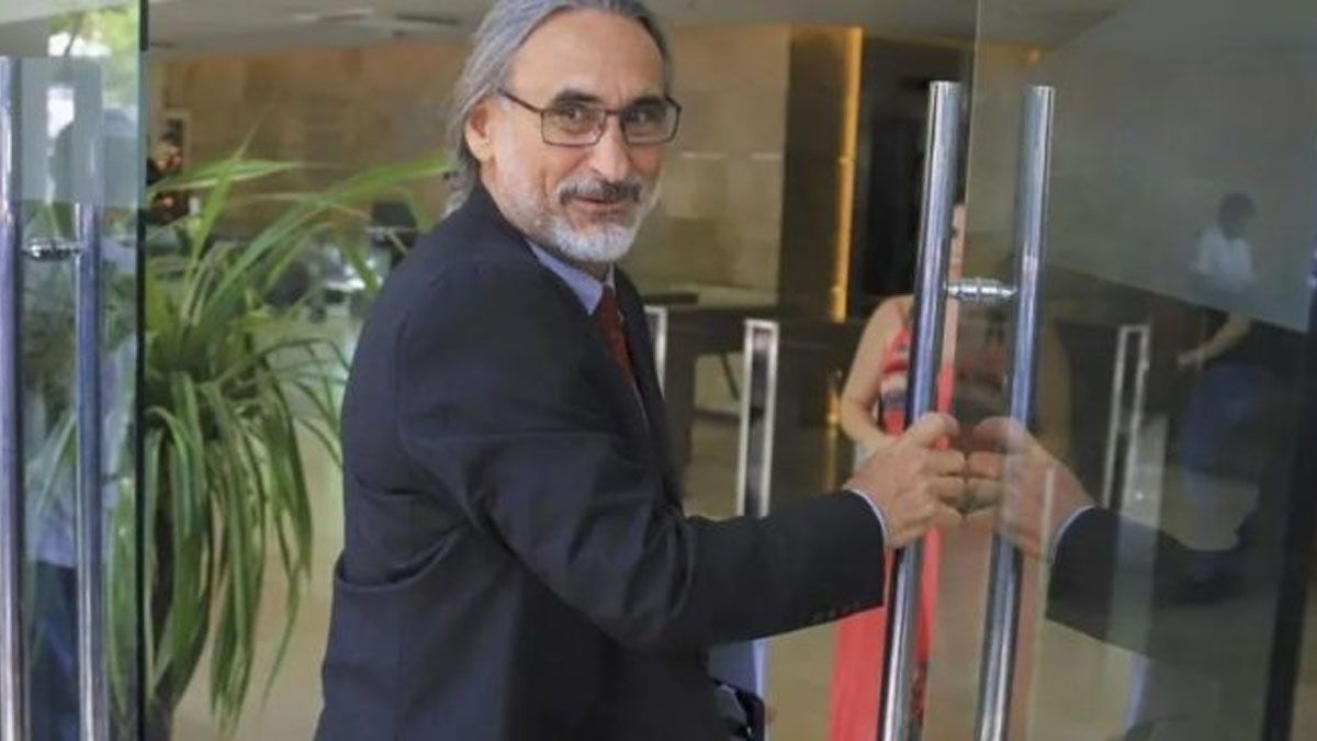 Crónicas robadas: En una entrevista, el ministro Basterra lanzó sus primeras definiciones