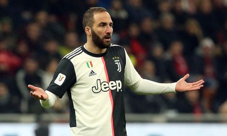 el pipita higuain, que no tiene el covid-19, llega esta noche al pais el pipita higuain, que no tiene el covid-19, llega esta noche al pais