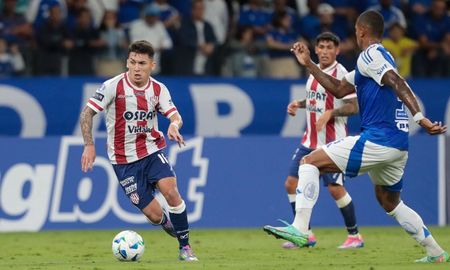Unión mejoró en lo futbolístico y jugó 45 minutos con un hombre menos: empató 0 a 0 ante Cruzeiro en Brasil. Unión mejoró en lo futbolístico y jugó 45 minutos con un hombre menos: empató 0 a 0 ante Cruzeiro en Brasil.